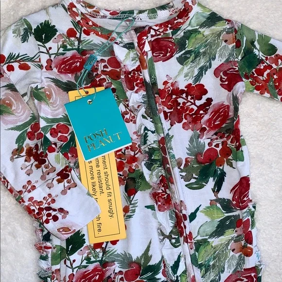 NWT Posh Peanut Beatrix Ruffled Footie 6-9M Holiday Holly Berry - Picture 5 of 7